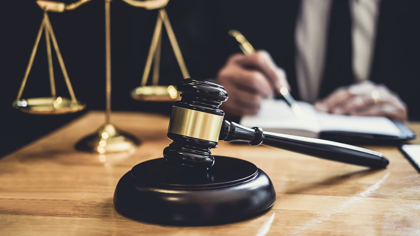 How to Choose the Right Advocate in Pune for Your Legal Matter | Vrushali Suryawanshi And Associates
