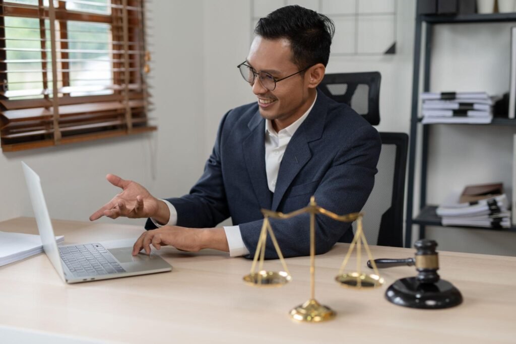 Lawyer in Bhawani Peth