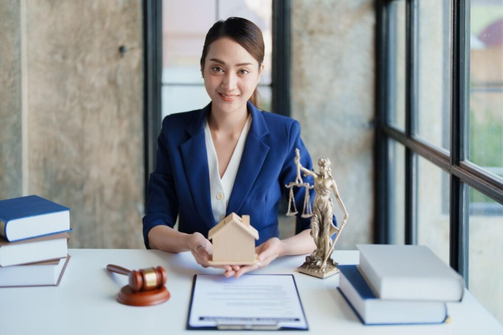 Lawyer in Erandwane