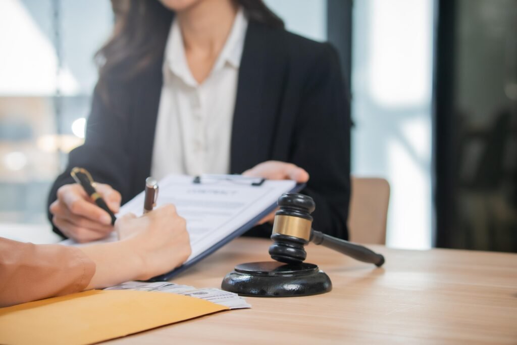 Lawyer in Thergaon